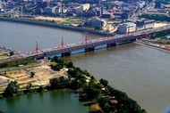 Lágymányosi híd a Dunán